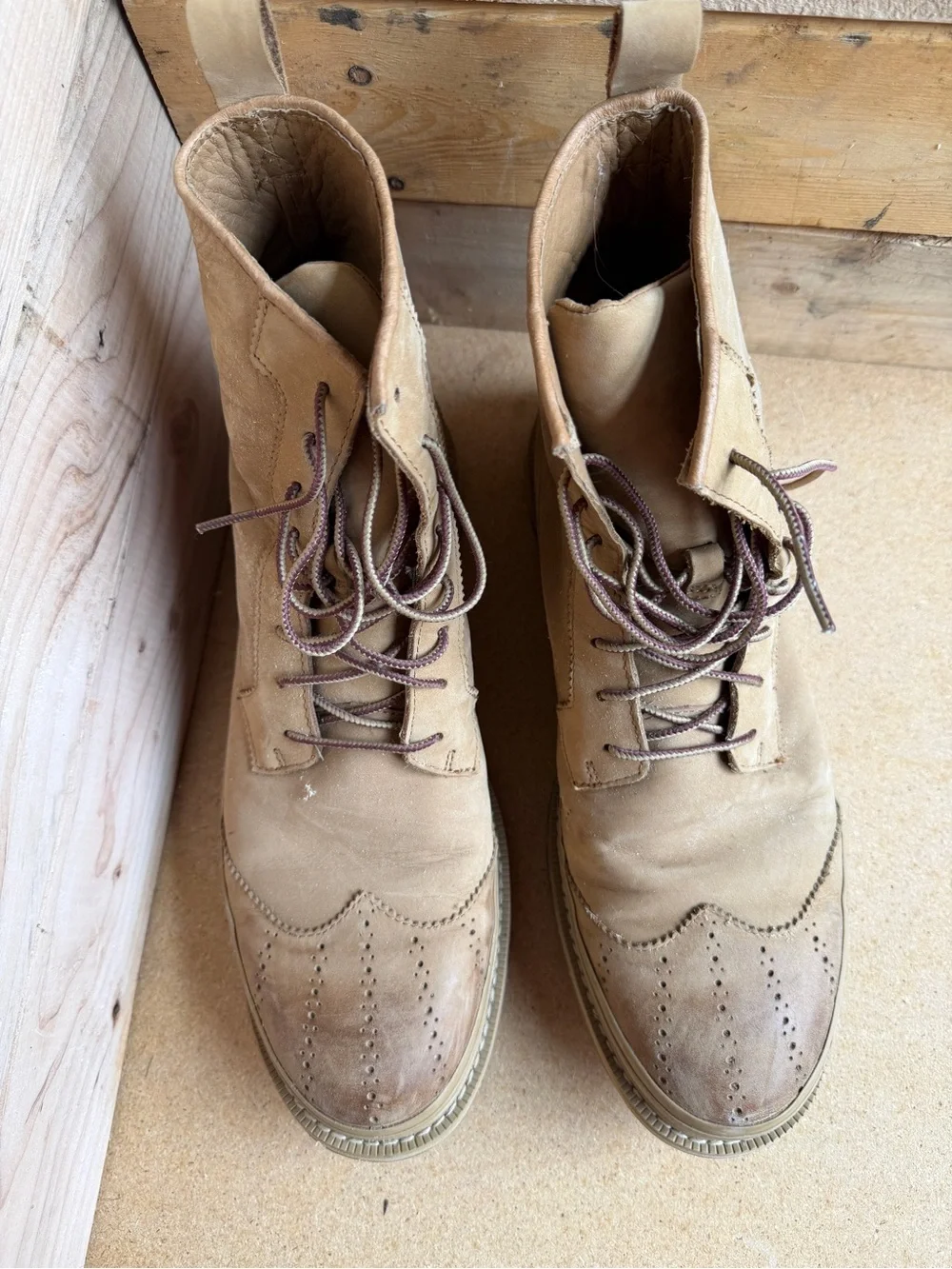Sorel Men's Tan Suede Wingtip Combat Boots - Lace-Up 11 1/2